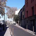 3 Bedroom Modern In Historic Building Overlooking River Herault אגדה
