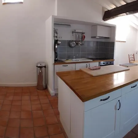Apartament 3 Bedroom Modern In Historic Building Overlooking River Herault