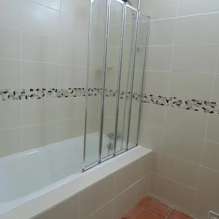 Apartament 3 Bedroom Modern In Historic Building Overlooking River Herault *