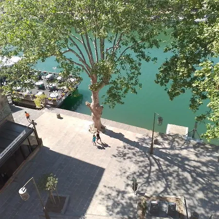 Apartament 3 Bedroom Modern In Historic Building Overlooking River Herault *