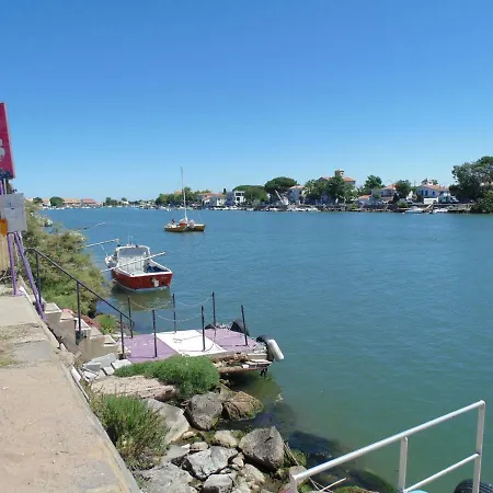 Apartament 3 Bedroom Modern In Historic Building Overlooking River Herault Agde