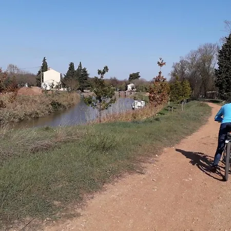 Appartement 3 Bedroom Modern In Historic Building Overlooking River Herault *