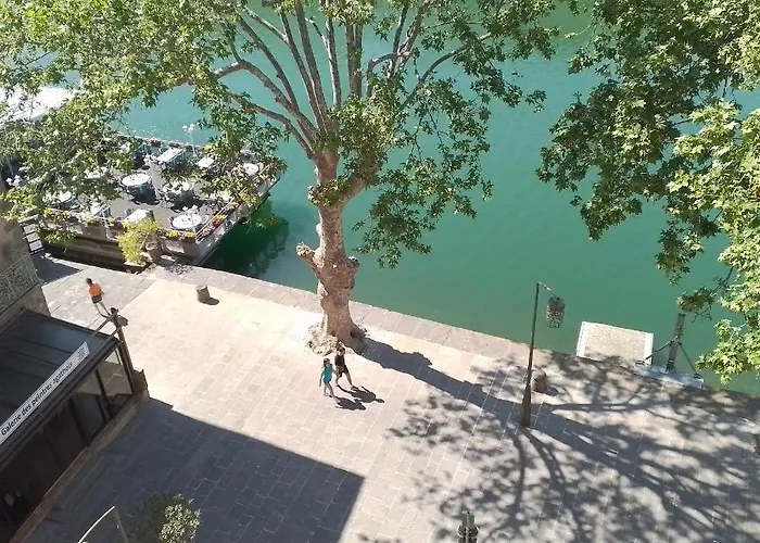 아파트 3 Bedroom Modern In Historic Building Overlooking River Herault *