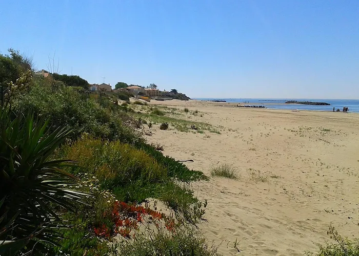 3 Bedroom Modern In Historic Building Overlooking River Herault 아그