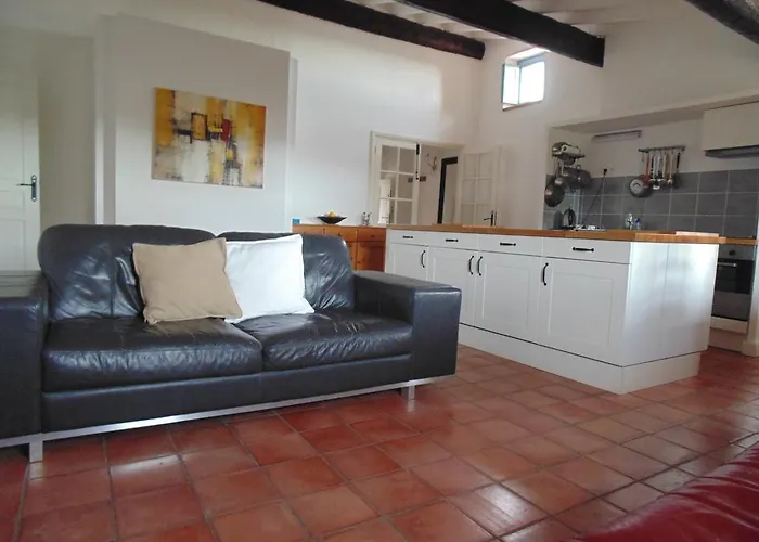 3 Bedroom Modern In Historic Building Overlooking River Herault 아파트 *